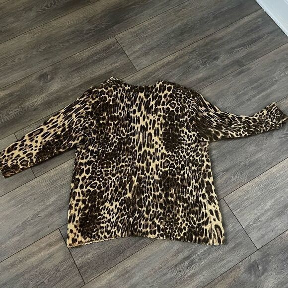🌟Tweeds sz L cardigan Leopard Print🌟 - Picture 7 of 7
